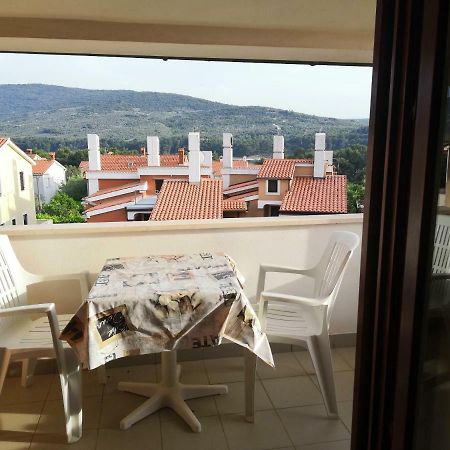 Laura And Nevio Apartments And Rooms Cres Exterior foto