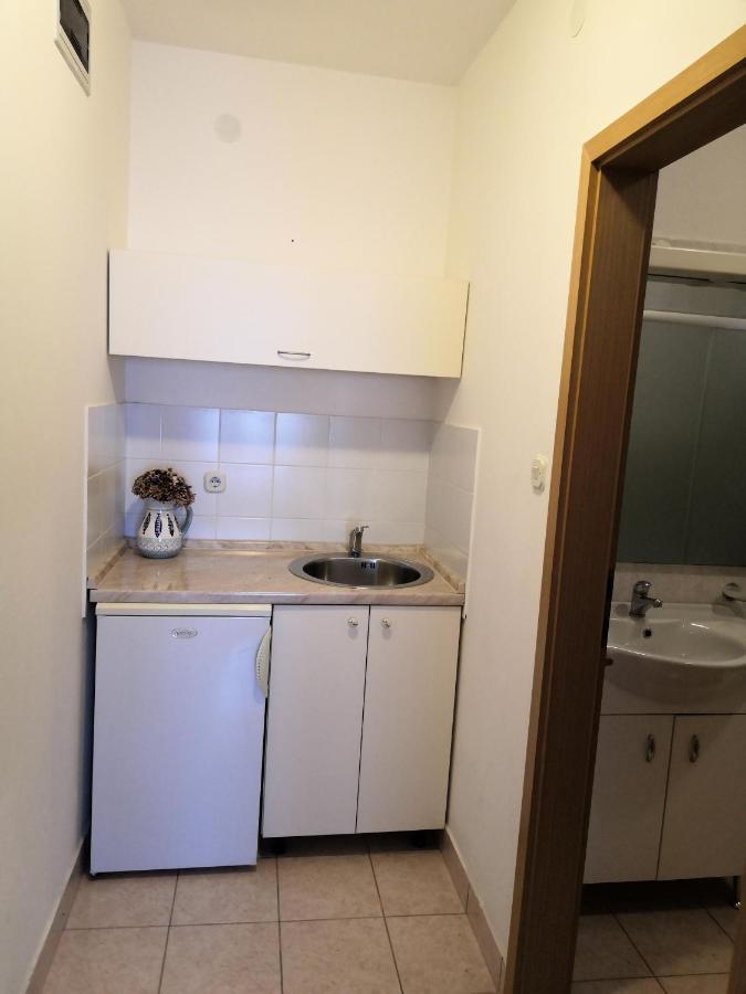 Laura And Nevio Apartments And Rooms Cres Exterior foto