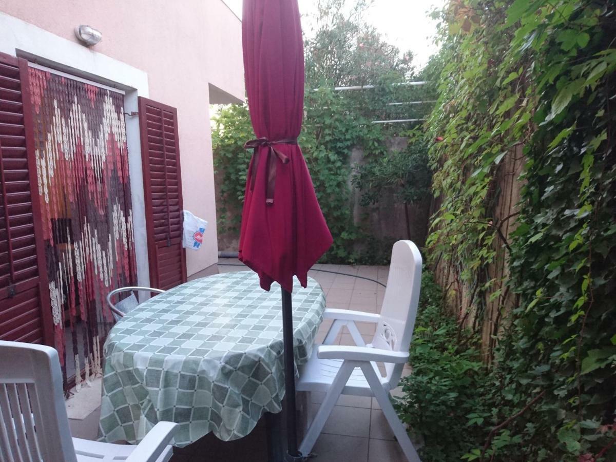 Laura And Nevio Apartments And Rooms Cres Exterior foto